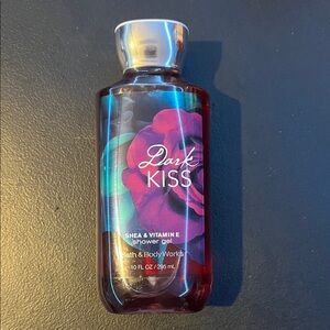 Bath & Body Works Dark Kiss Shower Gel - Red and Purple